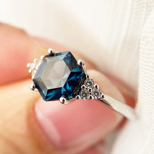 Luxyimagic Lundon Topaz Gemstones Ring