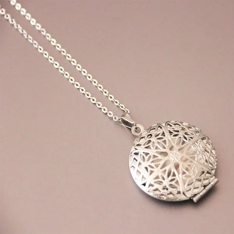 1pc Carved Designs Round Photo Frame Pendant Necklace Stainless Steel Charms Locket Necklaces Women Men Fashion Memorial Jewelry