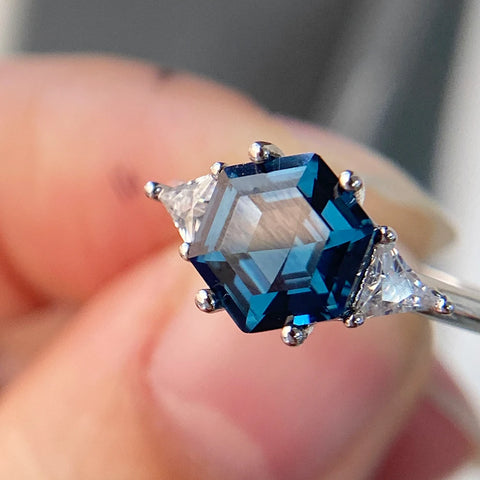 Luxyimagic Lundon Topaz Gemstones Ring