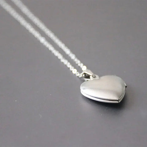 1pc Carved Designs Round Photo Frame Pendant Necklace Stainless Steel Charms Locket Necklaces Women Men Fashion Memorial Jewelry