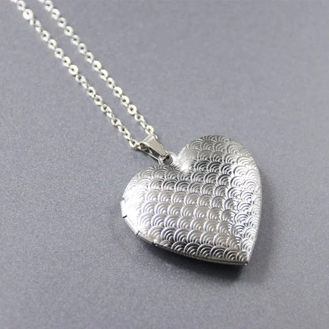 1pc Carved Designs Round Photo Frame Pendant Necklace Stainless Steel Charms Locket Necklaces Women Men Fashion Memorial Jewelry