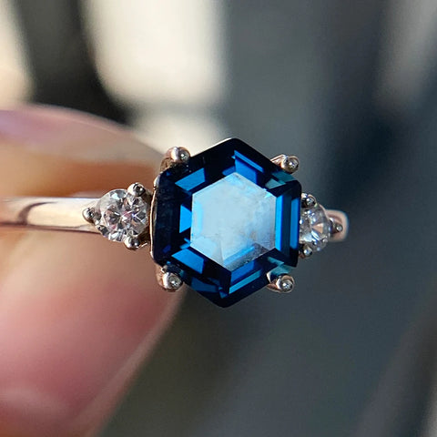 Luxyimagic Lundon Topaz Gemstones Ring