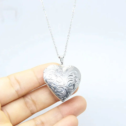 1pc Carved Designs Round Photo Frame Pendant Necklace Stainless Steel Charms Locket Necklaces Women Men Fashion Memorial Jewelry