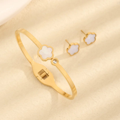 Five Leaf Plum Blossom Bracelet