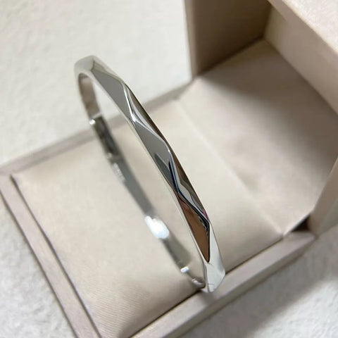 Asymmetric Inlaid Zircon Women's Bracelet