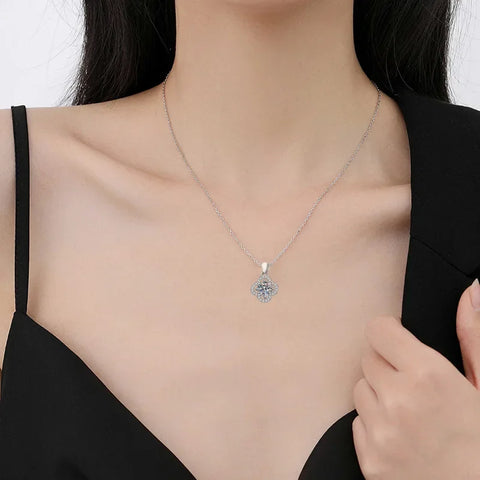 S925 Sterling Silver Four Leaf Clover Moissanite 1 Carat Necklace Women's Versatile Clavicle Chain High-End Valentine's Day Gift