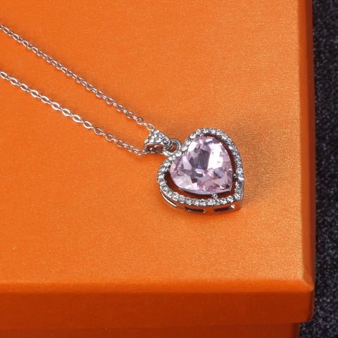 Vintage Pink Heart Pendant Necklaces Women Choker Necklace Gifts Jewelry Exquisite Luxurious Charms Pendant Necklace for Female