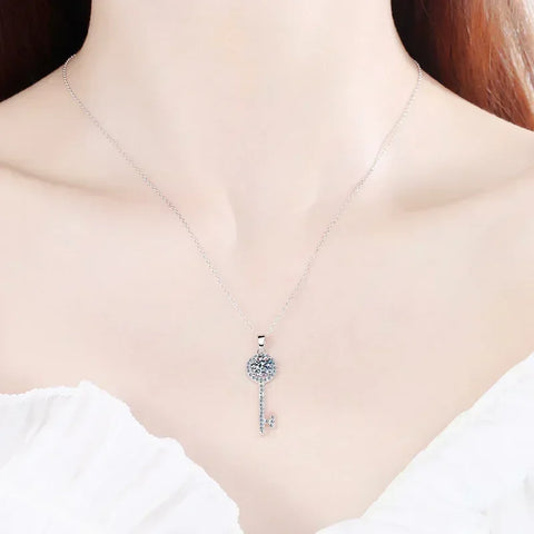 Key Pendant Simple Sparkling Moissanite Diamond 0.5/1 Carat Necklaces, Luxury Platinum PT950 Chain for Girl Women Birthday Gift