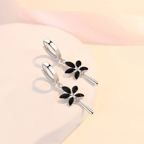 Retro Creative black Maple Leaf Eardrop
