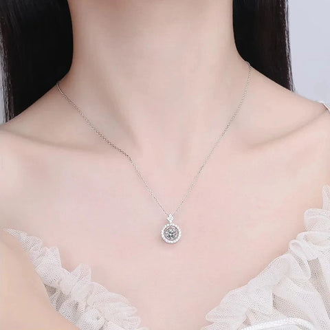 JoyceJelly 1CT Moissanite Diamond Necklace S925 Sterling Silver Beating Heart Pendant Clavicle Chain VVS D Color 3EX Cut Round