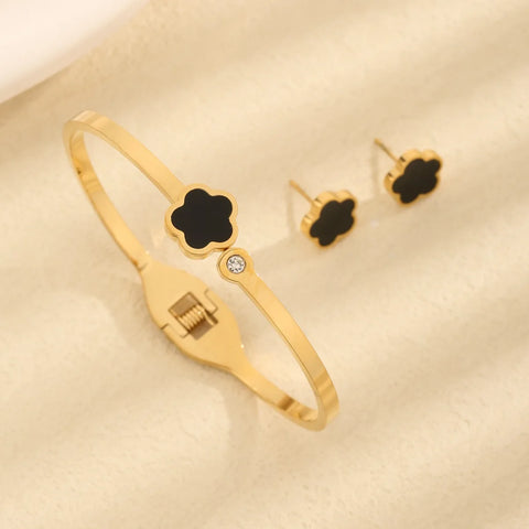 Five Leaf Plum Blossom Bracelet