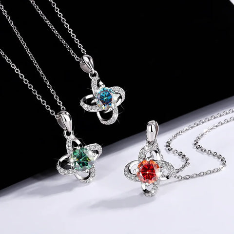 2025 New s925 sterling silver light luxury clover silver pendant Moissanite necklace is a classic and fashionable gift for women