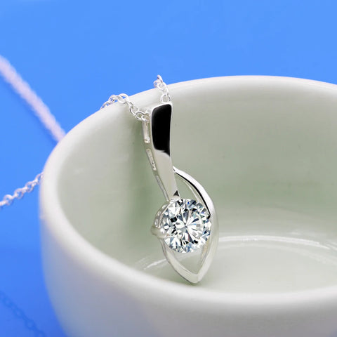 New Fashion 925 Sterling Silver Shiny Cubic Zircon Necklaces Woman Simple Leaf Pendant Choker Birthday Christmas Gift