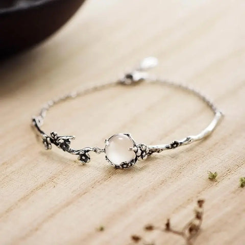 Designer Original Craft Irregular Plum Blossom Egg Round Pendant Necklace Retro Aristocratic Charm Women's Silver Jewelry