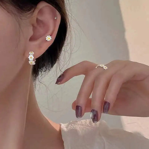 Sweet Daisy Flower Hoop Earrings