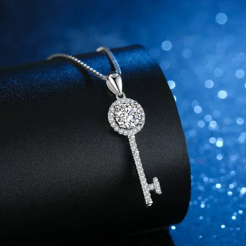 Key Pendant Simple Sparkling Moissanite Diamond 0.5/1 Carat Necklaces, Luxury Platinum PT950 Chain for Girl Women Birthday Gift