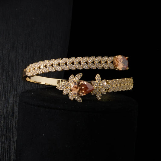 IN JEWELIFE 17cm Rhodium Gold Plated Plant Shape