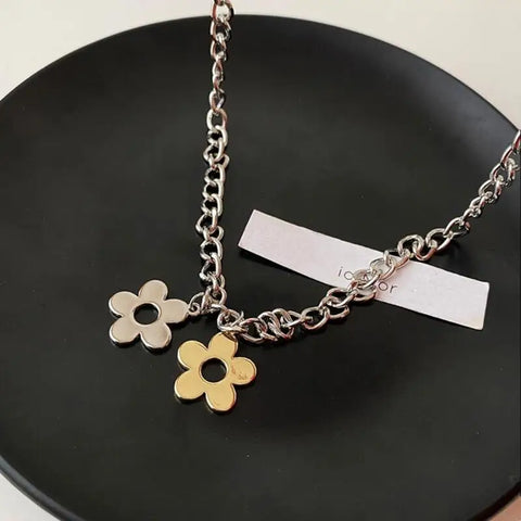 W8KF Flower Pendant Jewelry Pendant Necklaces Flower Pendant Chains Chokers for Party