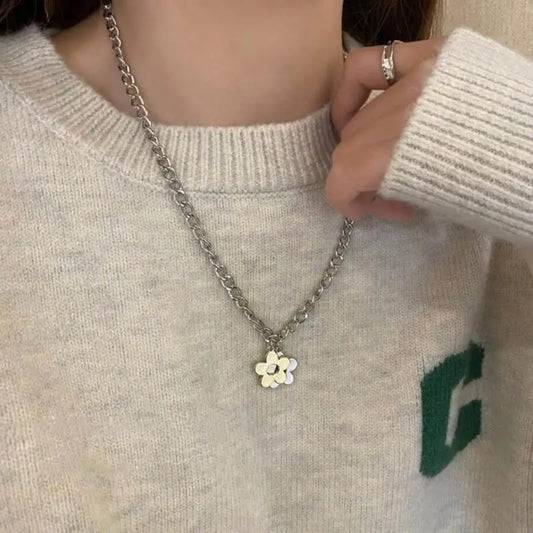 W8KF Flower Pendant Jewelry Pendant Necklaces Flower Pendant Chains Chokers for Party