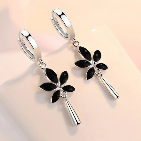 Retro Creative black Maple Leaf Eardrop