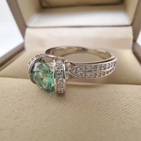Luomansi 1 Carat Green Moissanite Ring