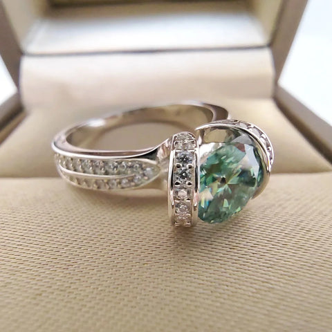 Luomansi 1 Carat Green Moissanite Ring