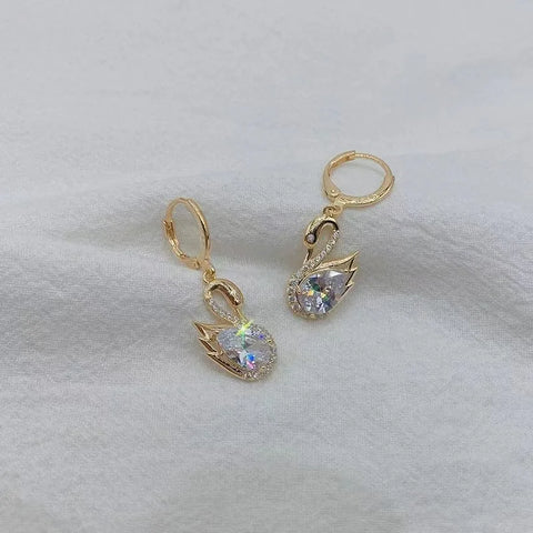 1 pair of luxurious and elegant Golden Swan earrings,