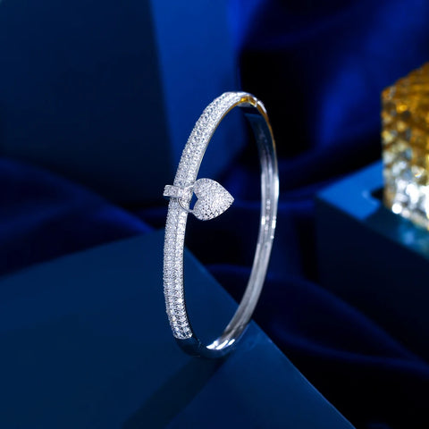 CWWZircons Chic White Cubic Zirconia Paved