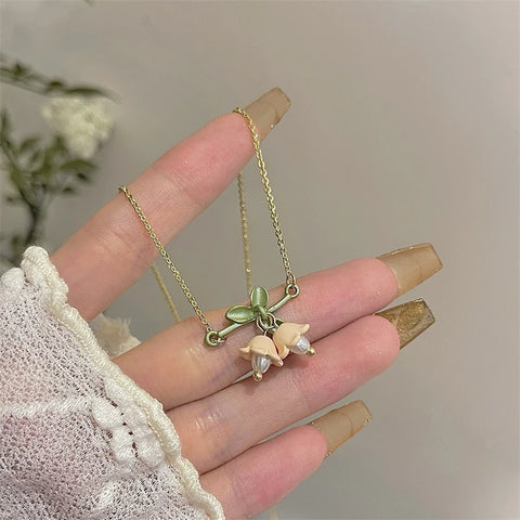 New Trendy Enamel Bell Orchids Pearl Choker Necklaces for Women Elegant Plant Flower Necklace Wedding Pendant Necklace Jewelry