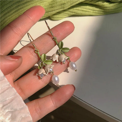 New Trendy Enamel Bell Orchids Pearl Choker Necklaces for Women Elegant Plant Flower Necklace Wedding Pendant Necklace Jewelry