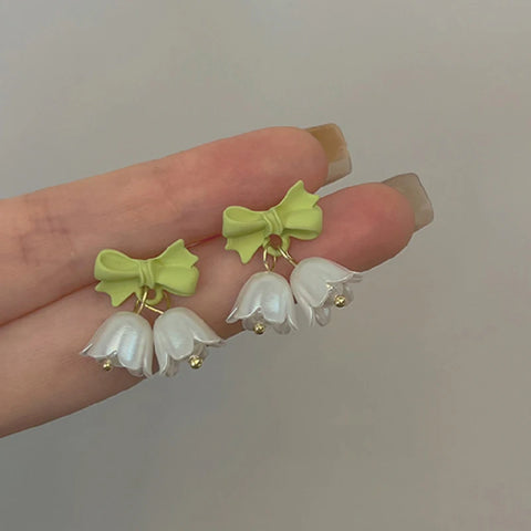 New Trendy Enamel Bell Orchids Pearl Choker Necklaces for Women Elegant Plant Flower Necklace Wedding Pendant Necklace Jewelry