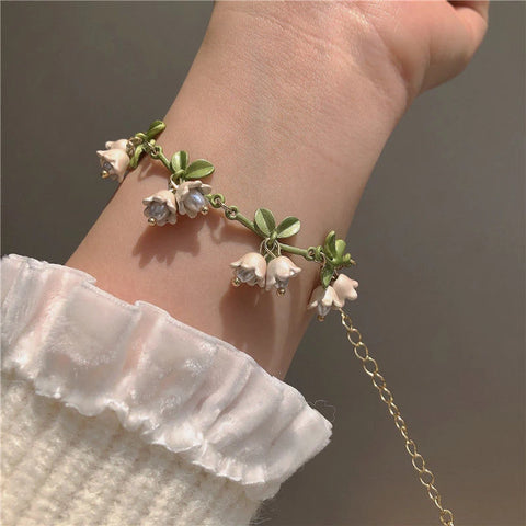 New Trendy Enamel Bell Orchids Pearl Choker Necklaces for Women Elegant Plant Flower Necklace Wedding Pendant Necklace Jewelry