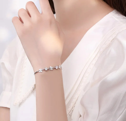 Butterflykiss Four Leaf Clover  Moissanite Bracelet