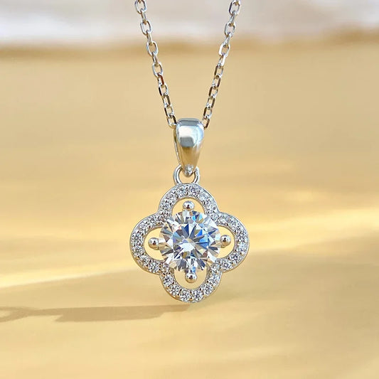 S925 Sterling Silver Four Leaf Clover Moissanite 1 Carat Necklace Women's Versatile Clavicle Chain High-End Valentine's Day Gift