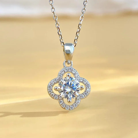 S925 Sterling Silver Four Leaf Clover Moissanite 1 Carat Necklace Women's Versatile Clavicle Chain High-End Valentine's Day Gift