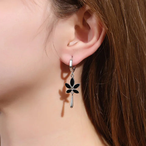 Retro Creative black Maple Leaf Eardrop