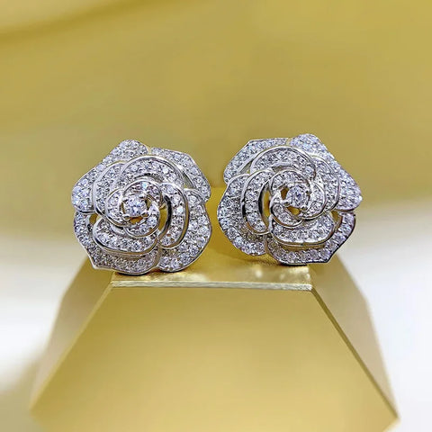 Classic Flower Moissanite Diamond Pendant