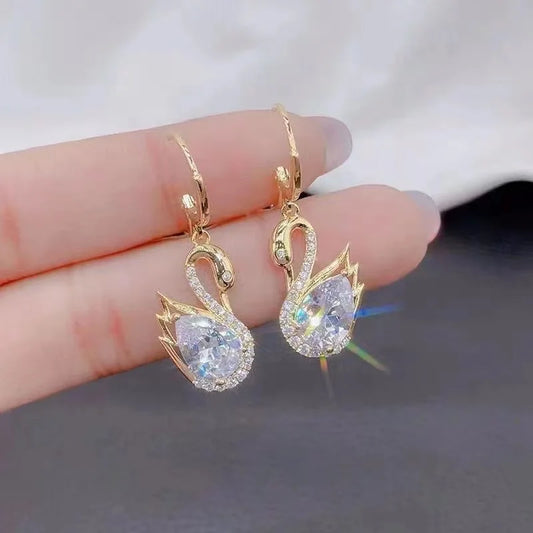 1 pair of luxurious and elegant Golden Swan earrings,