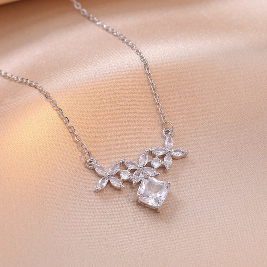 Stainless Steel Chain Simple Flower Zircon Pendant Necklace for Women Lady Romantic Jewelry Accessories Sweet Gifts