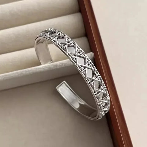 Fashionable Geometric Diamond Pattern  Bracelet