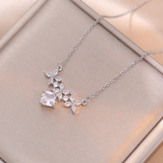 Stainless Steel Chain Simple Flower Zircon Pendant Necklace for Women Lady Romantic Jewelry Accessories Sweet Gifts