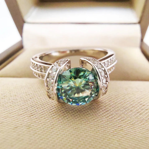 Luomansi 1 Carat Green Moissanite Ring