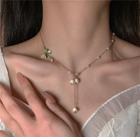 New Trendy Enamel Bell Orchids Pearl Choker Necklaces for Women Elegant Plant Flower Necklace Wedding Pendant Necklace Jewelry
