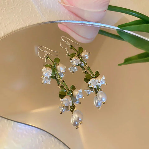 New Trendy Enamel Bell Orchids Pearl Choker Necklaces for Women Elegant Plant Flower Necklace Wedding Pendant Necklace Jewelry
